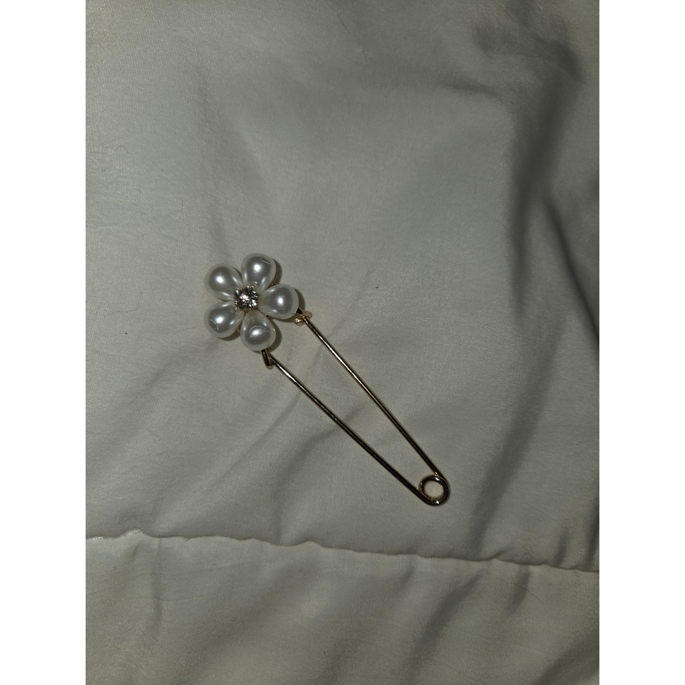 Gold Tone Faux Pearl Flower Safety Pin Brooch Rhinestone Floral Lapel Pin